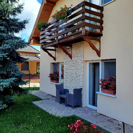 Oliver Apartmanhaz * Balatonlelle