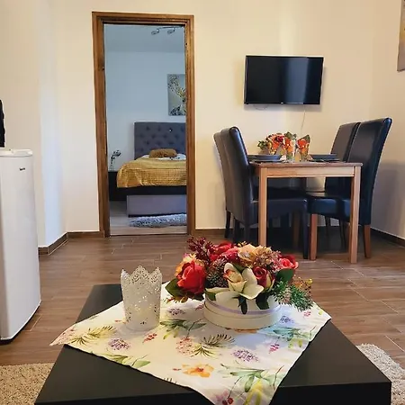 Oliver Apartmanhaz * Balatonlelle