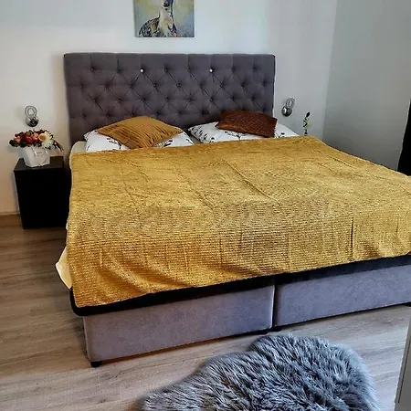 Oliver Apartmanhaz Διαμέρισμα Balatonlelle