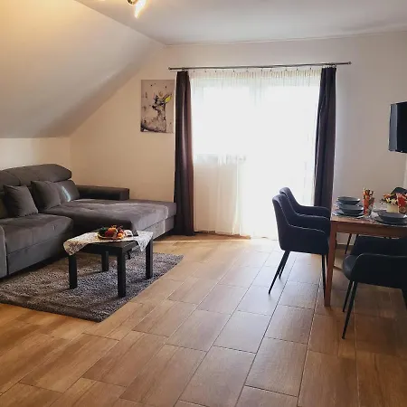 Oliver Apartmanhaz * Balatonlelle